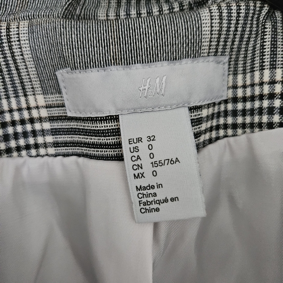 H&M Gray, Black, and White Blazer Buttoned Jacket, Size 0 - Picture 4 of 8